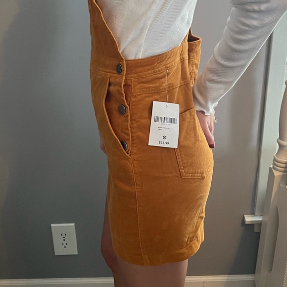 Dress - Picture 4 of 4